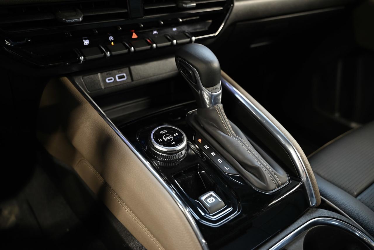 2025 GMC Canyon 4WD Crew Cab Denali/ 1-owner/ tow pkg Photo