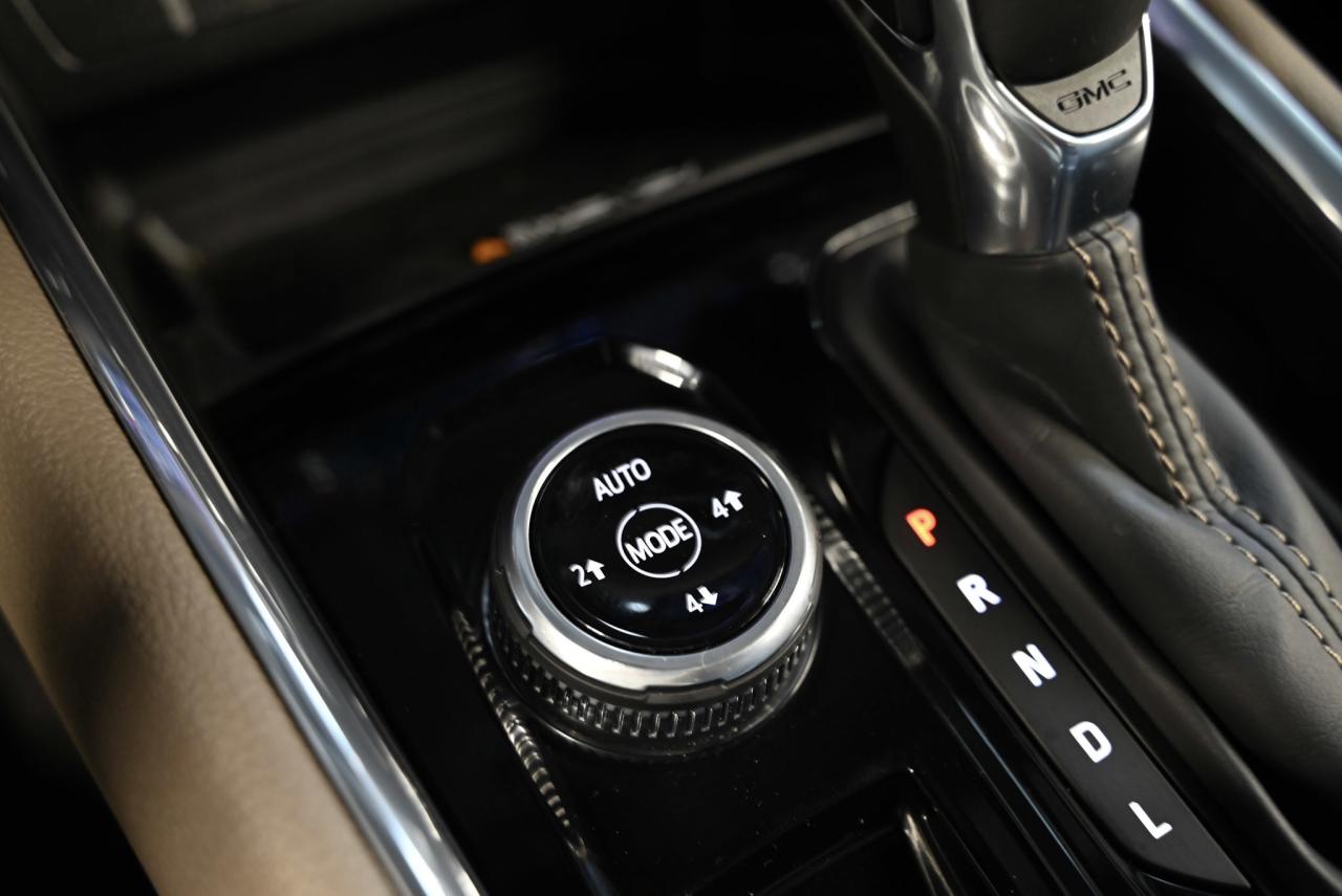 2025 GMC Canyon 4WD Crew Cab Denali/ 1-owner/ no accidents Photo