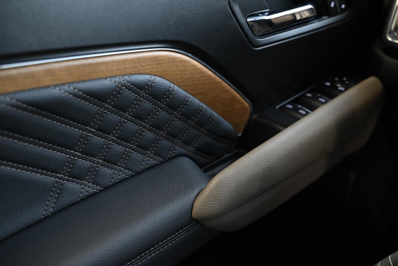 2025 GMC Canyon 4WD Crew Cab Denali/ 1-owner/ no accidents Photo