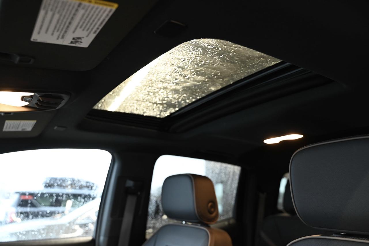 2025 GMC Canyon 4WD Crew Cab Denali/ 1-owner/ tow pkg Photo