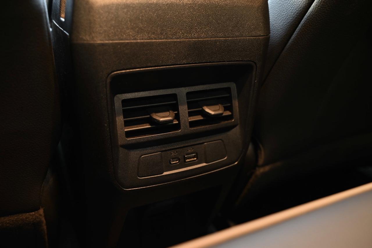 2025 GMC Canyon 4WD Crew Cab Denali/ 1-owner/ no accidents Photo