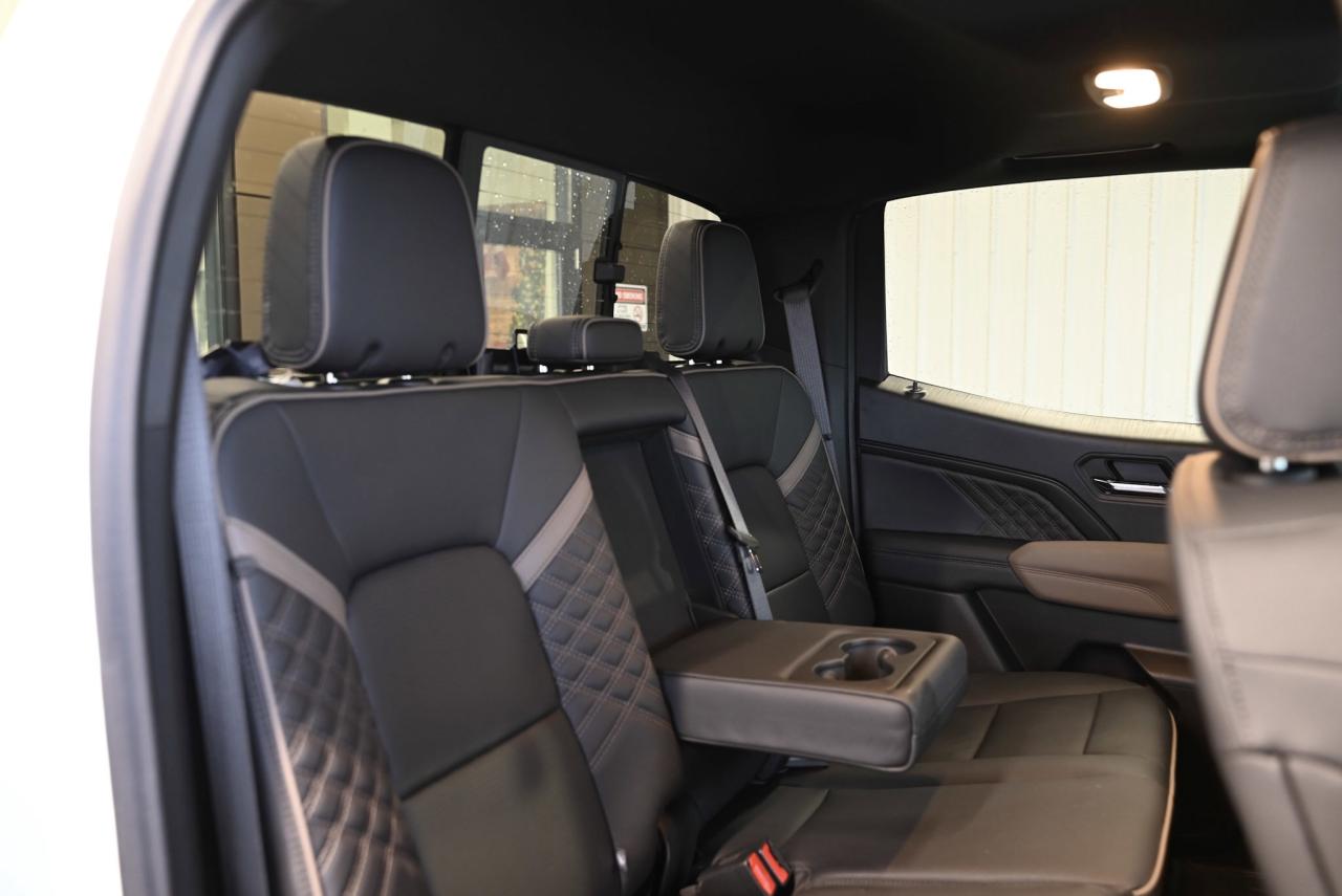 2025 GMC Canyon 4WD Crew Cab Denali/ 1-owner/ tow pkg Photo