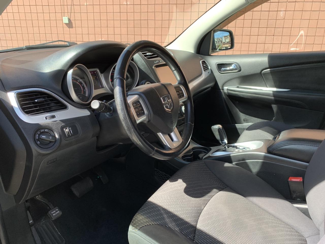 2012 Dodge Journey SXT / CREW !!! ONLY 105415 KMS !! RUST PROOFING !! Photo