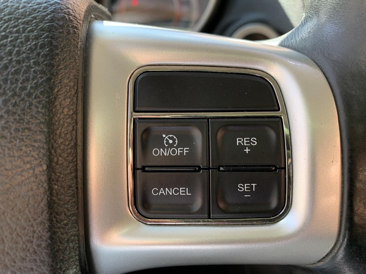 2012 Dodge Journey SXT / CREW !!! ONLY 105415 KMS !! RUST PROOFING !! Photo