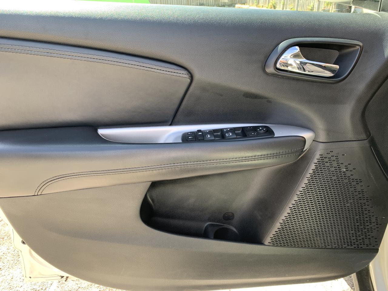 2012 Dodge Journey SXT / CREW !!! ONLY 105415 KMS !! RUST PROOFING !! Photo