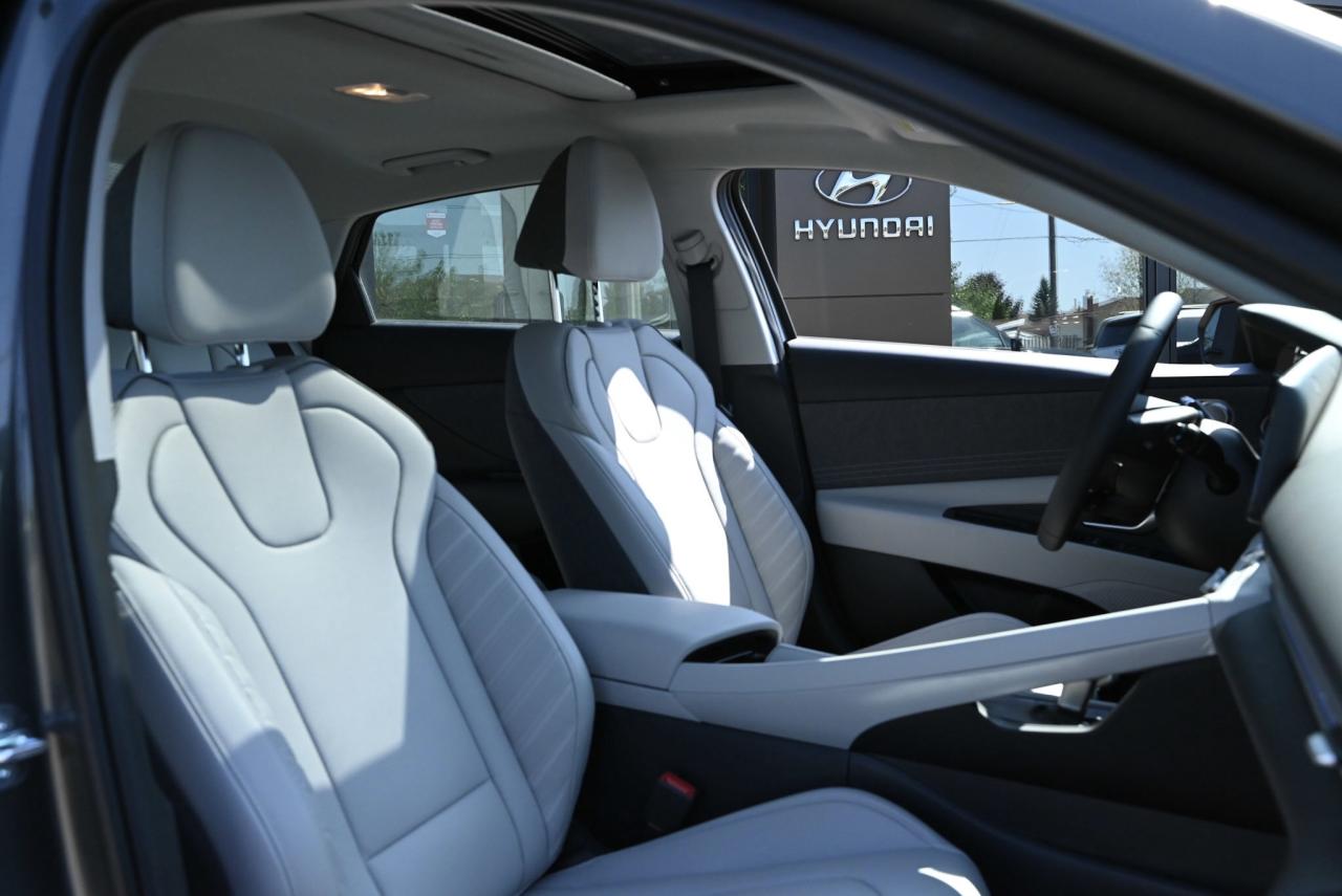 2025 Hyundai Elantra Luxury Photo3