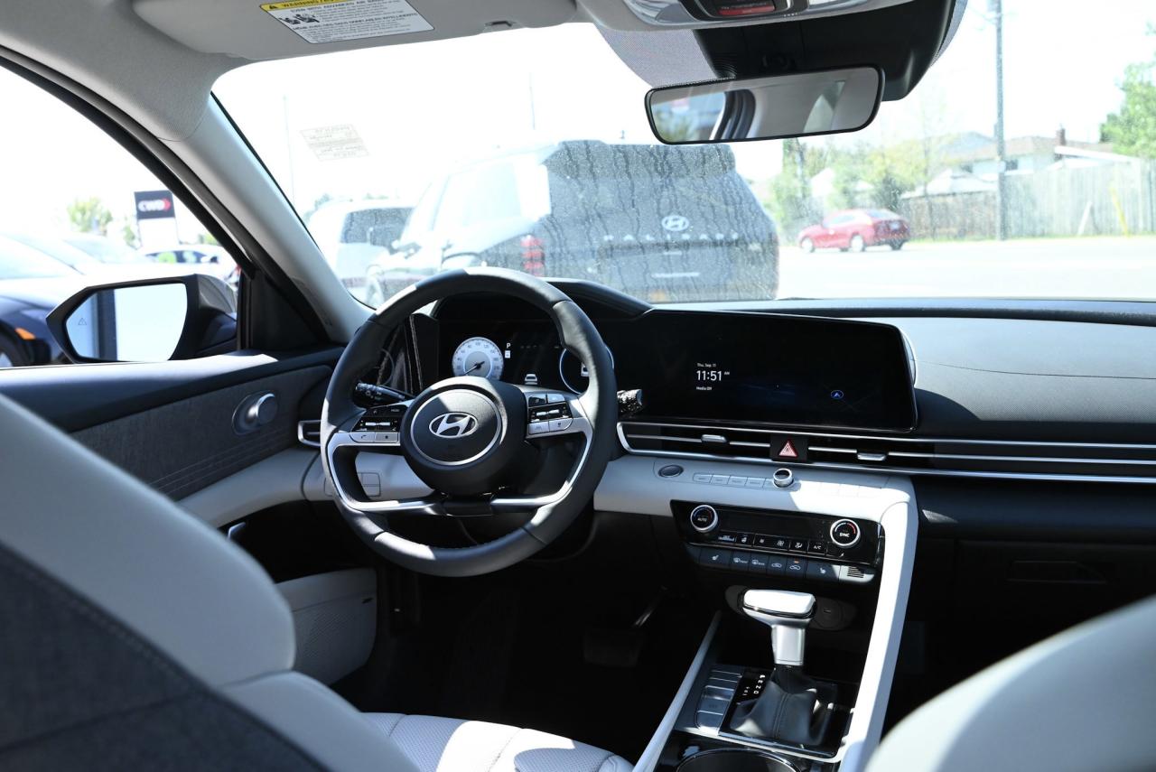 2025 Hyundai Elantra Luxury Photo