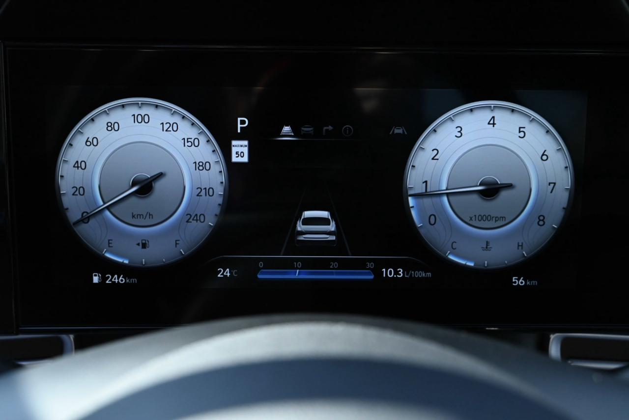 2025 Hyundai Elantra Luxury/ Low Kilo/ Fully loaded/ 1-owner Photo