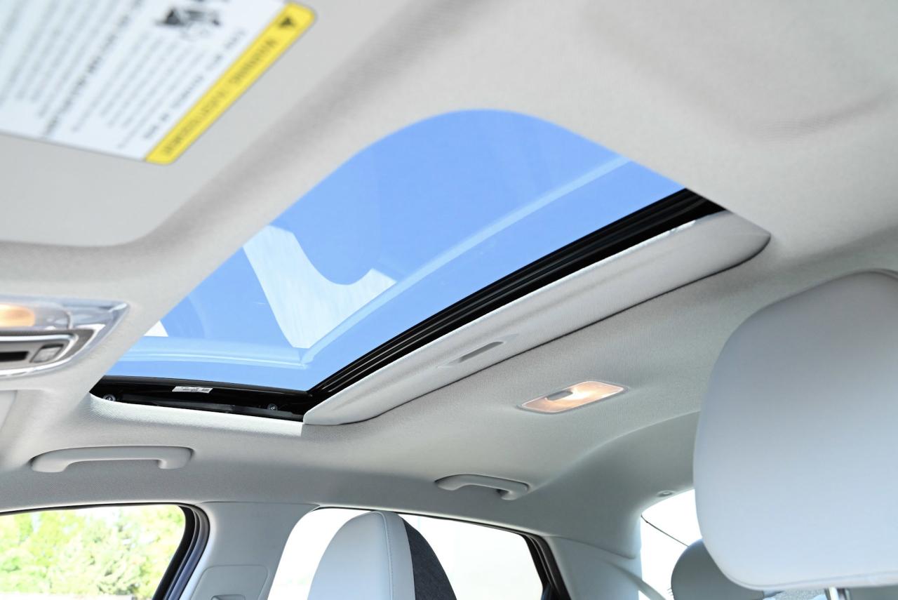 2025 Hyundai Elantra Luxury Photo