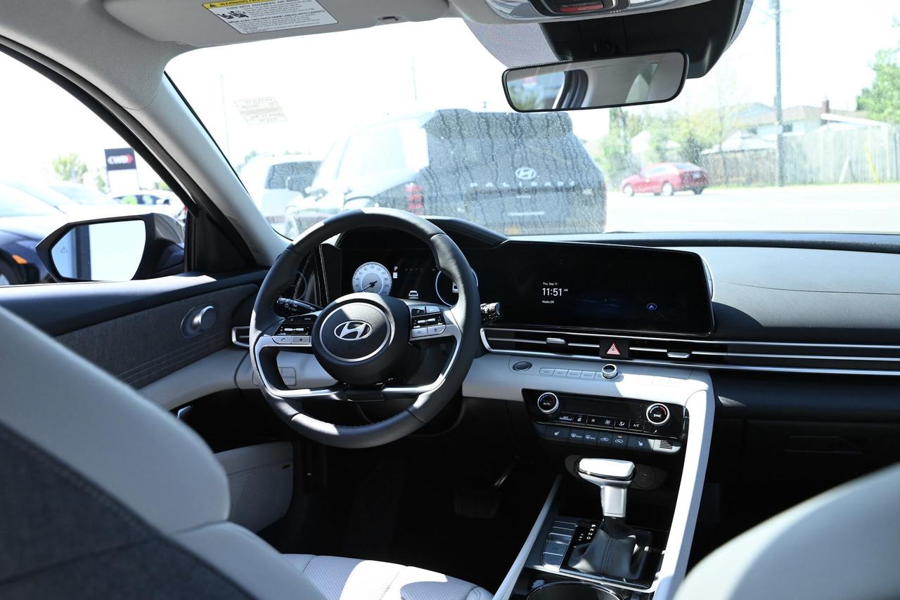 2025 Hyundai Elantra Luxury/ Low Kilo/ Fully loaded/ 1-owner Photo