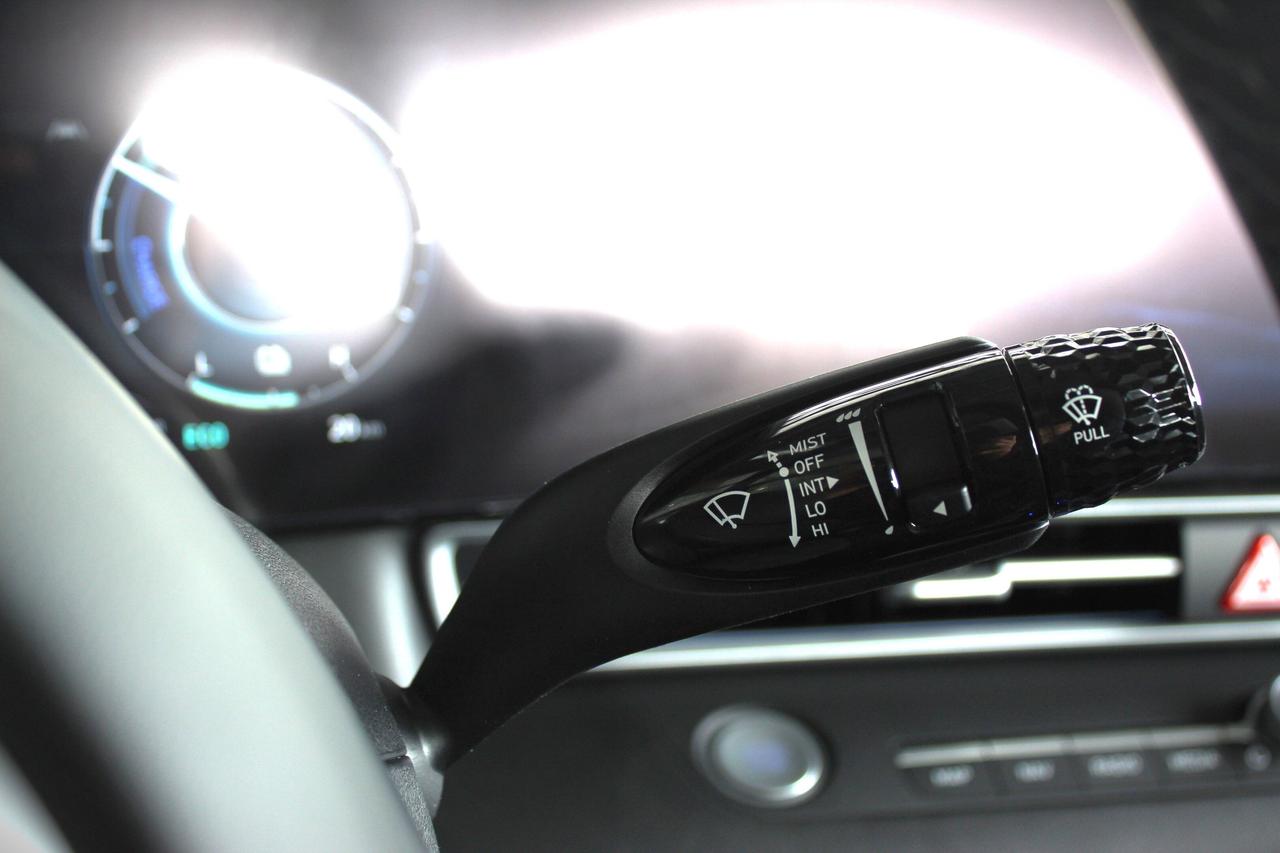 2025 Hyundai Elantra Luxury/ Low Kilo/ Fully loaded/ 1-owner Photo