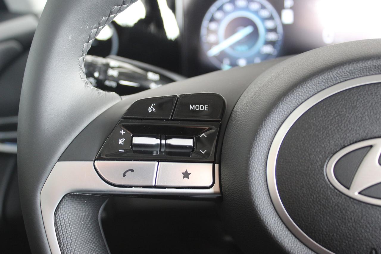 2025 Hyundai Elantra Luxury/ Low Kilo/ Fully loaded/ 1-owner Photo