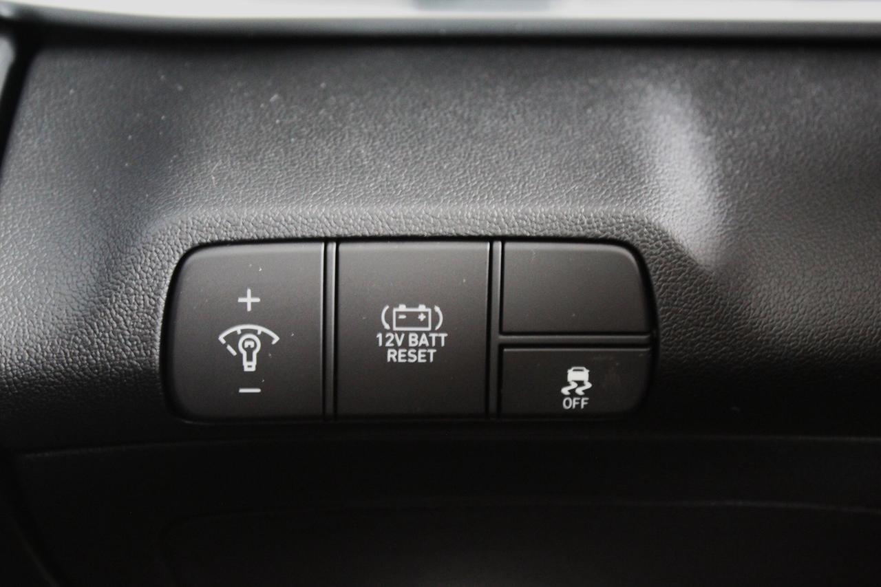 2025 Hyundai Elantra Luxury/ Low Kilo/ Fully loaded/ 1-owner Photo