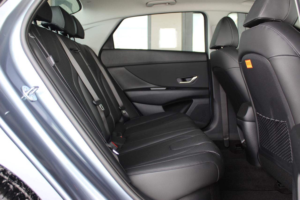 2025 Hyundai Elantra Luxury/ Low Kilo/ Fully loaded/ 1-owner Photo