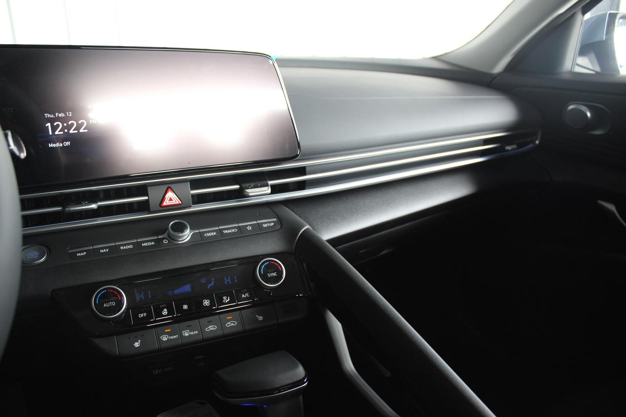 2025 Hyundai Elantra Luxury/ Low Kilo/ Fully loaded/ 1-owner Photo