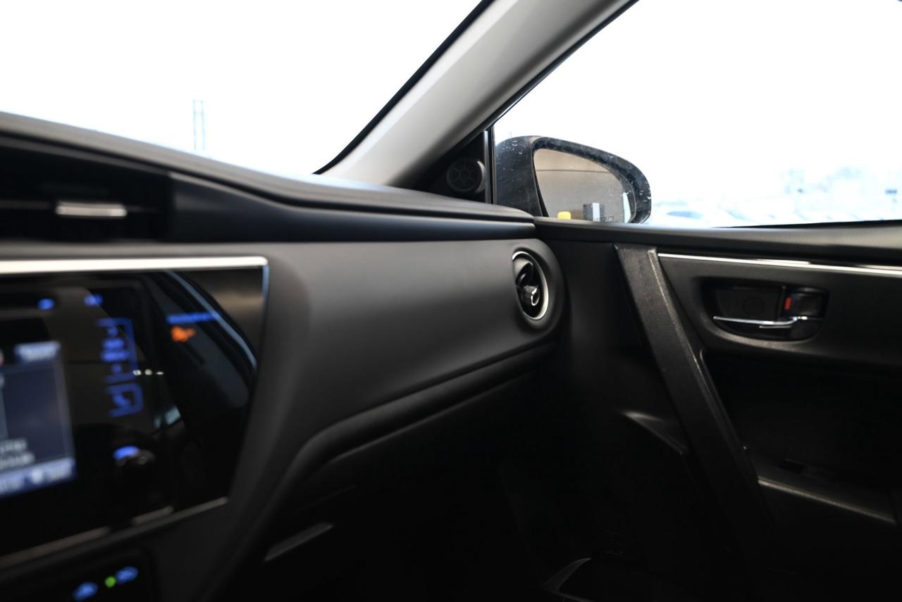 2018 Toyota Corolla 1-Owner/ No Accidents/ Fully Certified/ Only 31,00 Photo