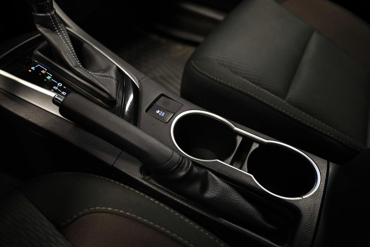 2018 Toyota Corolla 1-Owner/ No Accidents/ Fully Certified/ Only 31,00 Photo