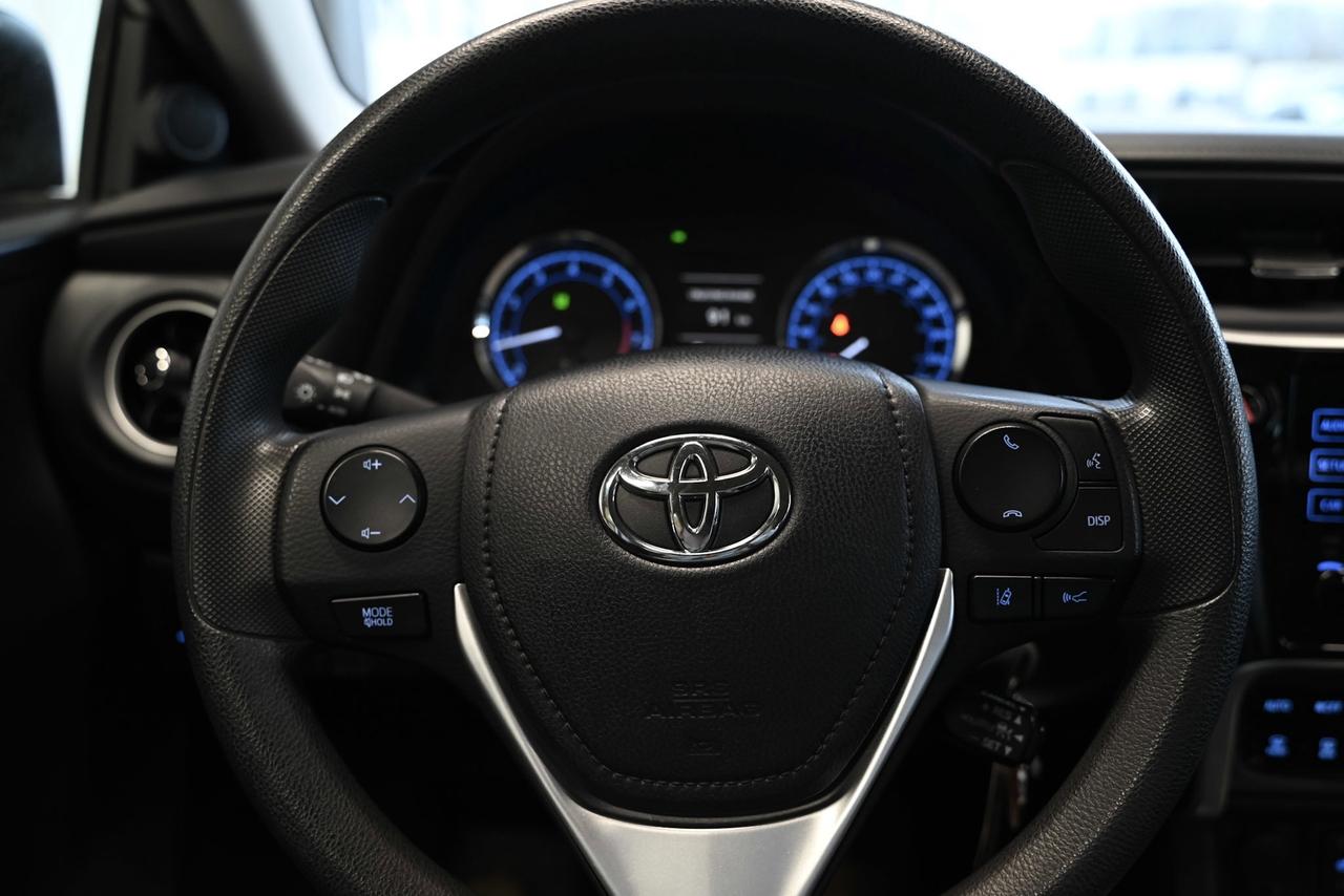 2018 Toyota Corolla 1-Owner/ No Accidents/ Fully Certified/ Only 31,00 Photo