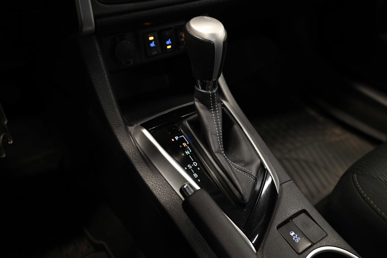 2018 Toyota Corolla 1-Owner/ No Accidents/ Fully Certified/ Only 31,00 Photo