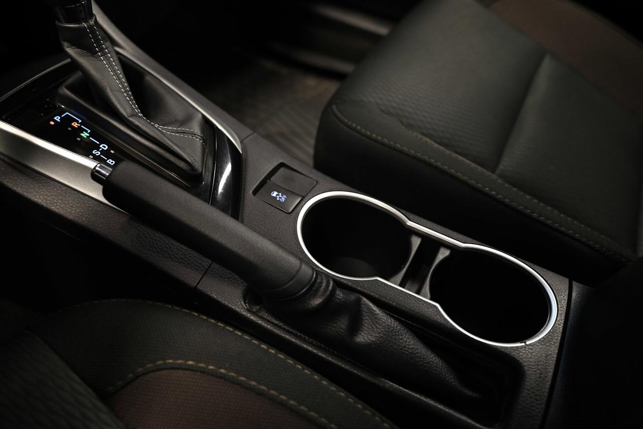 2018 Toyota Corolla 1-Owner/ No Accidents/ Fully Certified/ Only 31,00 Photo