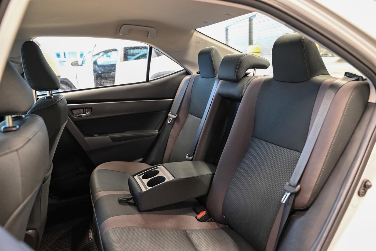 2018 Toyota Corolla 1-Owner/ No Accidents/ Fully Certified/ Only 31,00 Photo