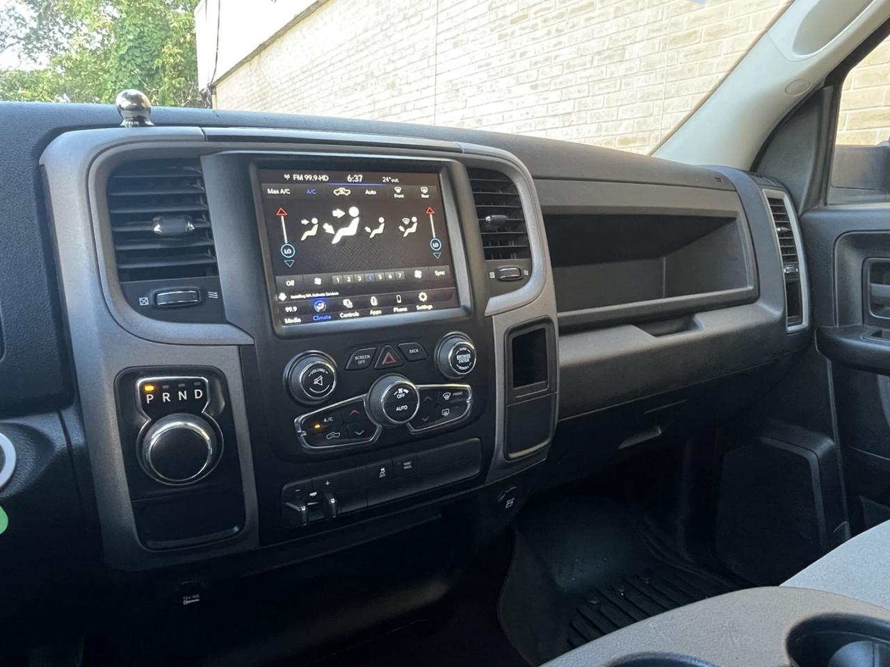 2021 RAM 1500 Classic Tradesman 6'4 BOX / Remote Start / Rev Cam Photo