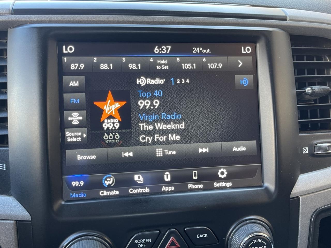 2021 RAM 1500 Classic Tradesman 6'4 BOX / Remote Start / Rev Cam Photo