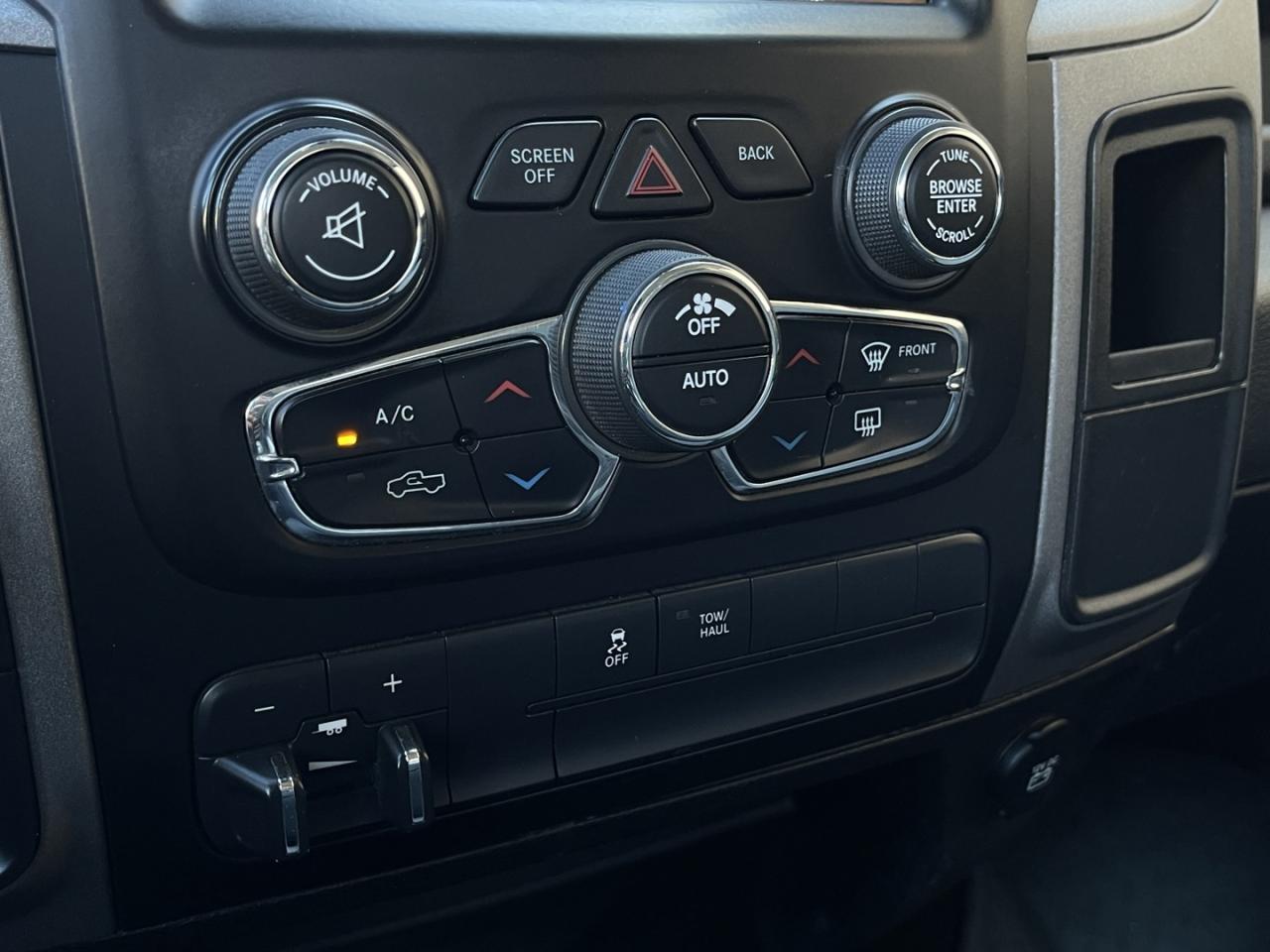 2021 RAM 1500 Classic Tradesman 6'4 BOX / Remote Start / Rev Cam Photo