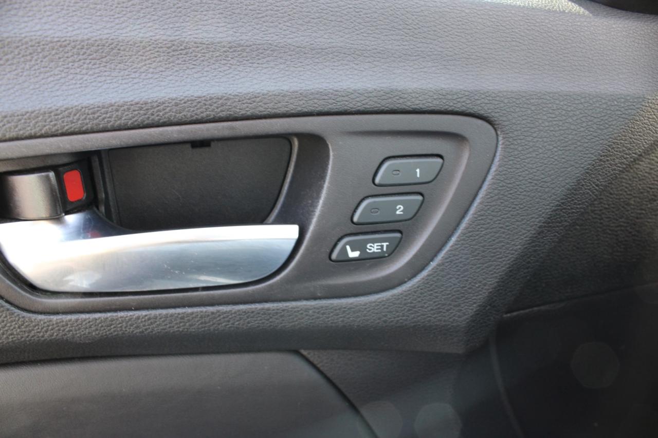 2017 Acura TLX SH-AWD w/Technology Package $91/Weekly Certified Photo