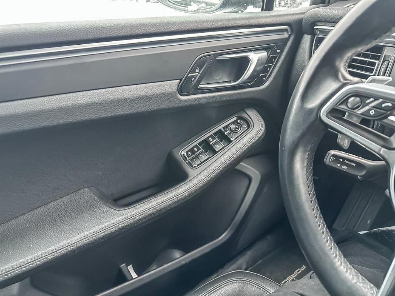 2021 Porsche Macan Base Photo