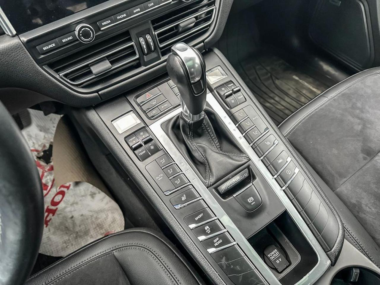 2021 Porsche Macan Base Photo