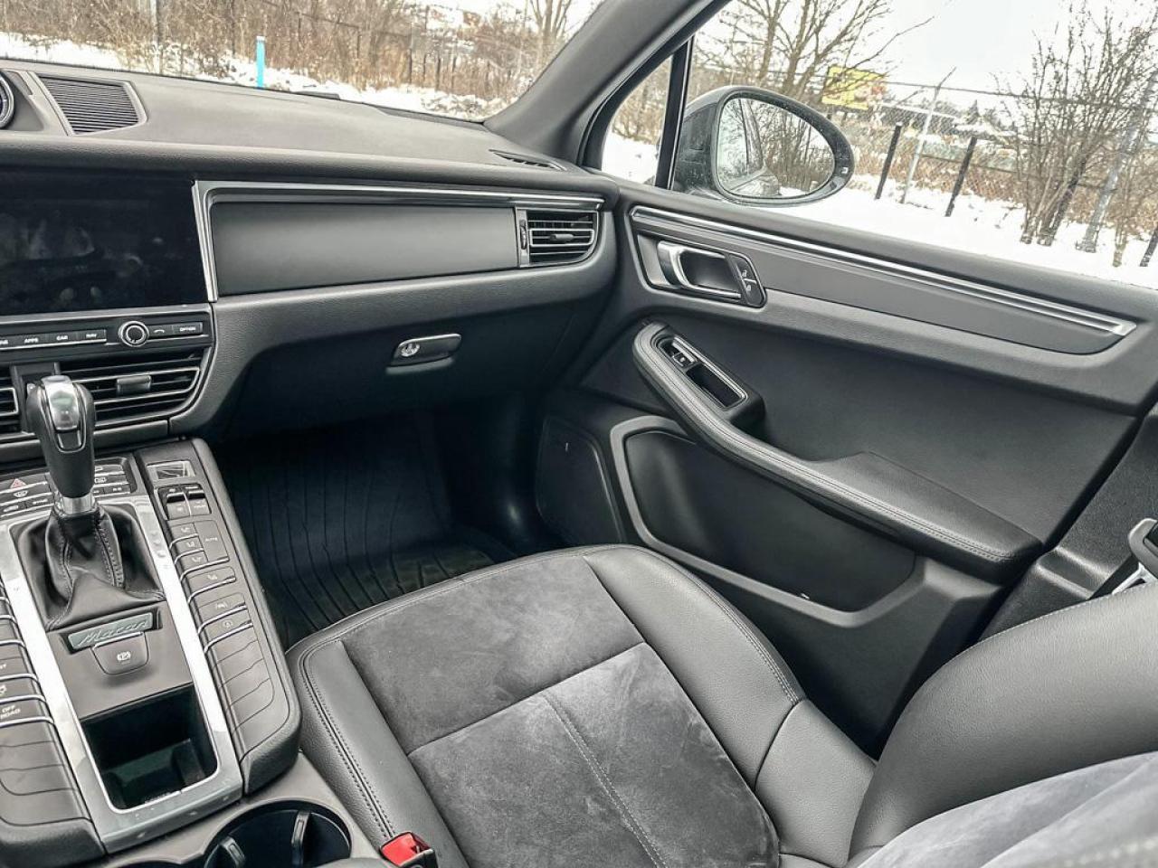 2021 Porsche Macan Base Photo