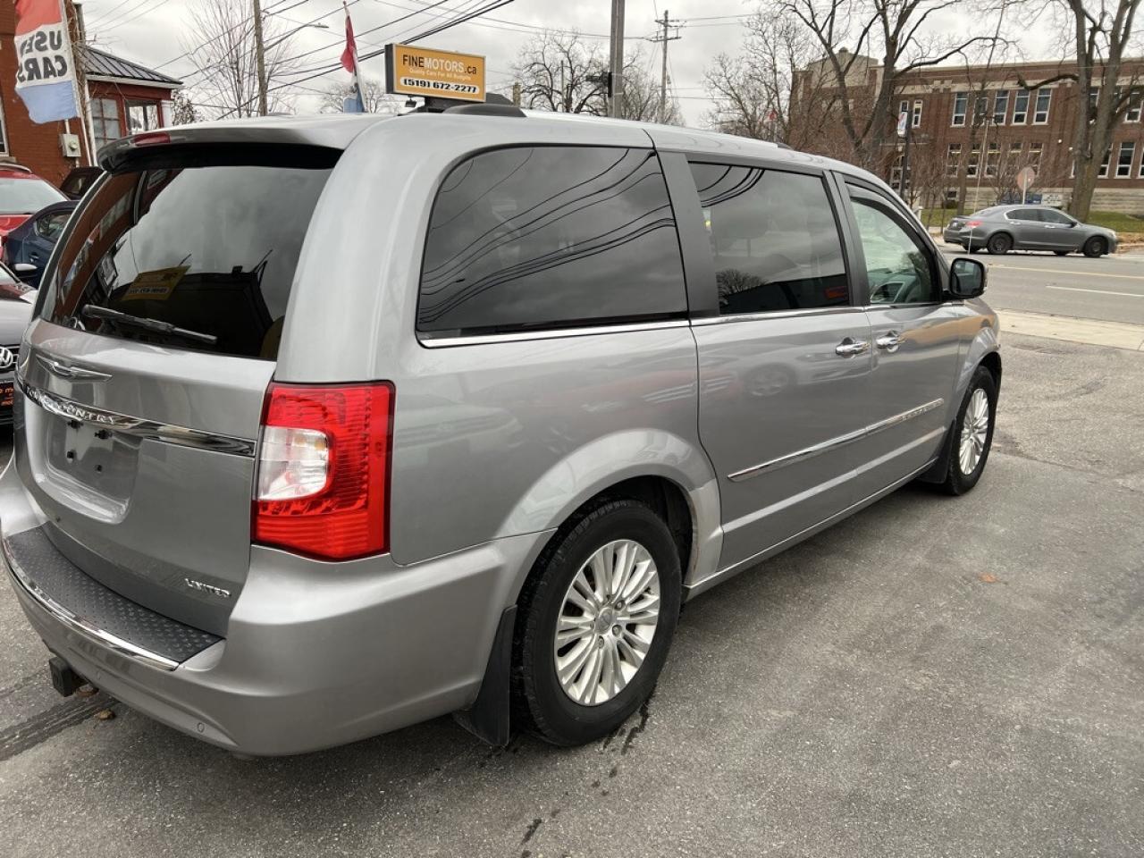 2015 Chrysler Town & Country 4dr Wagon Limited Photo4