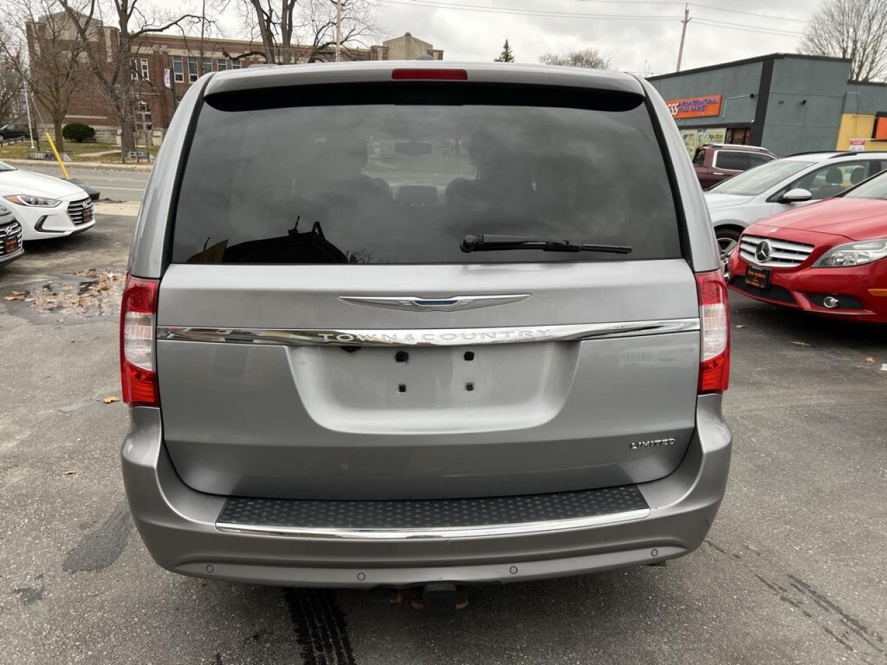 2015 Chrysler Town & Country 4dr Wagon Limited Photo3