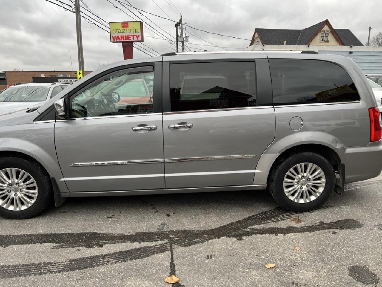 2015 Chrysler Town & Country 4dr Wagon Limited Photo