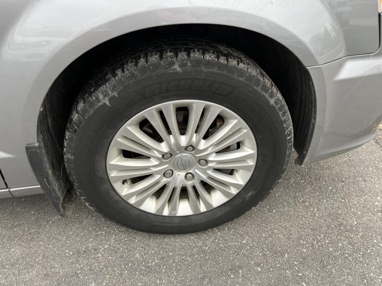 2015 Chrysler Town & Country 4dr Wagon Limited Photo