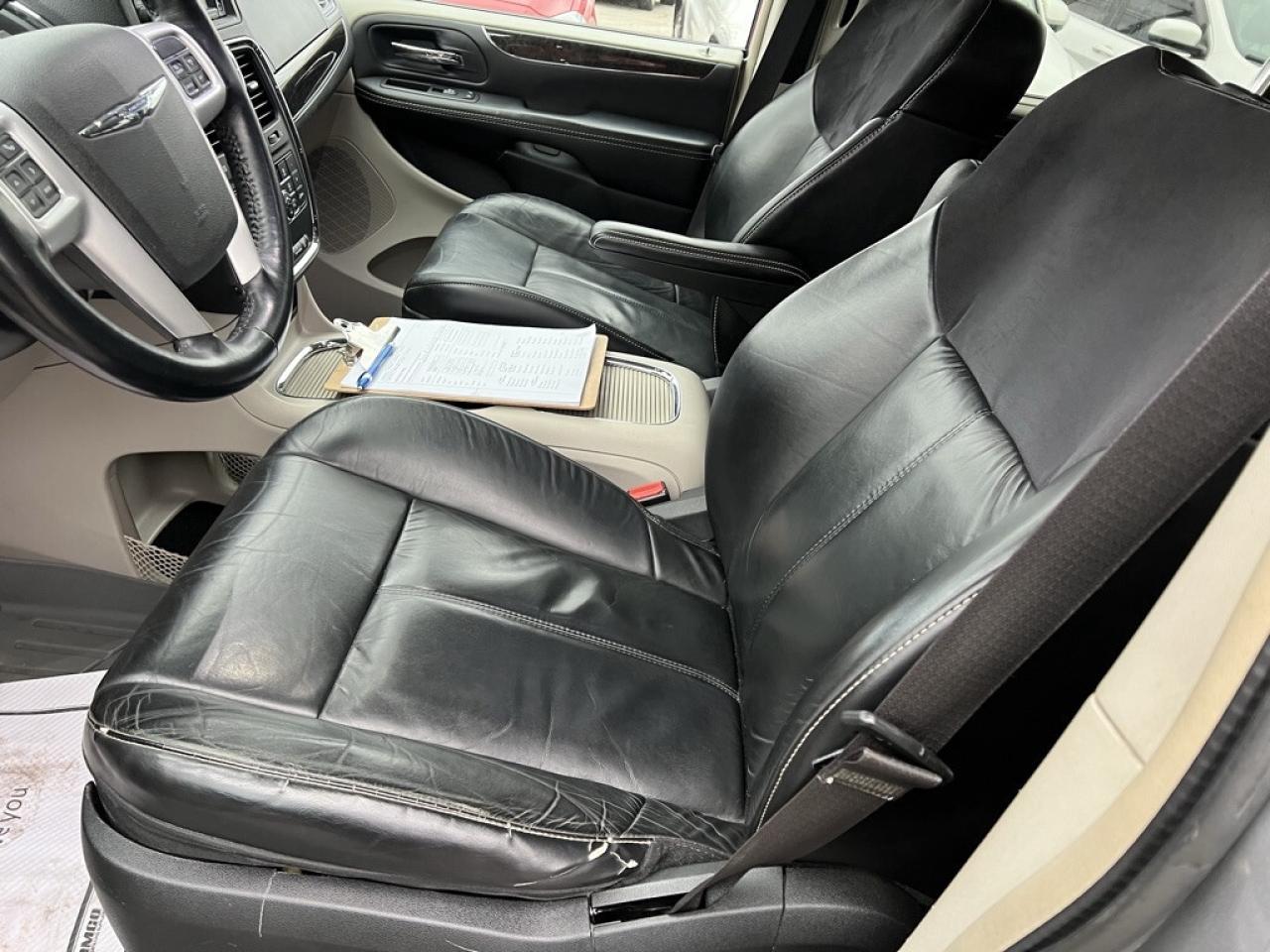 2015 Chrysler Town & Country 4dr Wagon Limited Photo