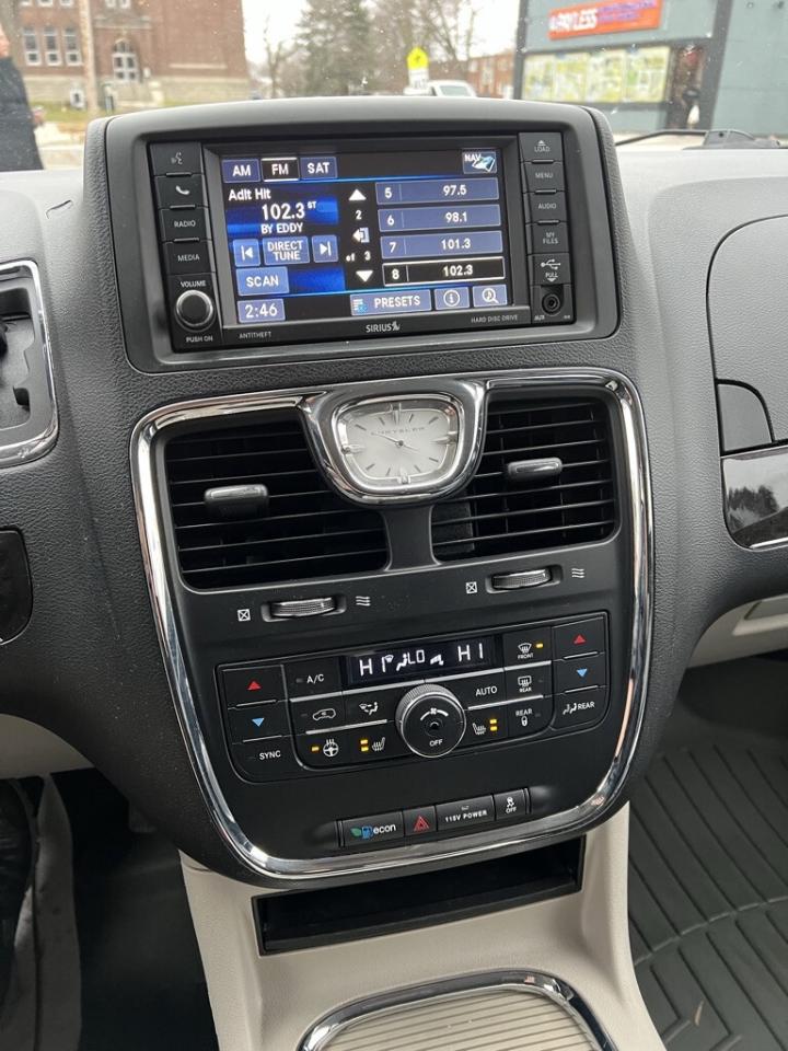 2015 Chrysler Town & Country 4dr Wagon Limited Photo