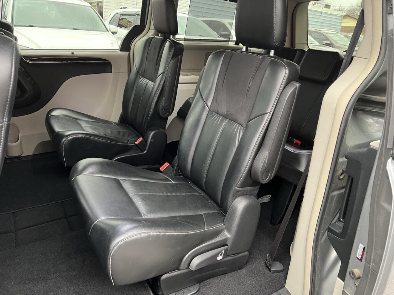 2015 Chrysler Town & Country 4dr Wagon Limited Photo