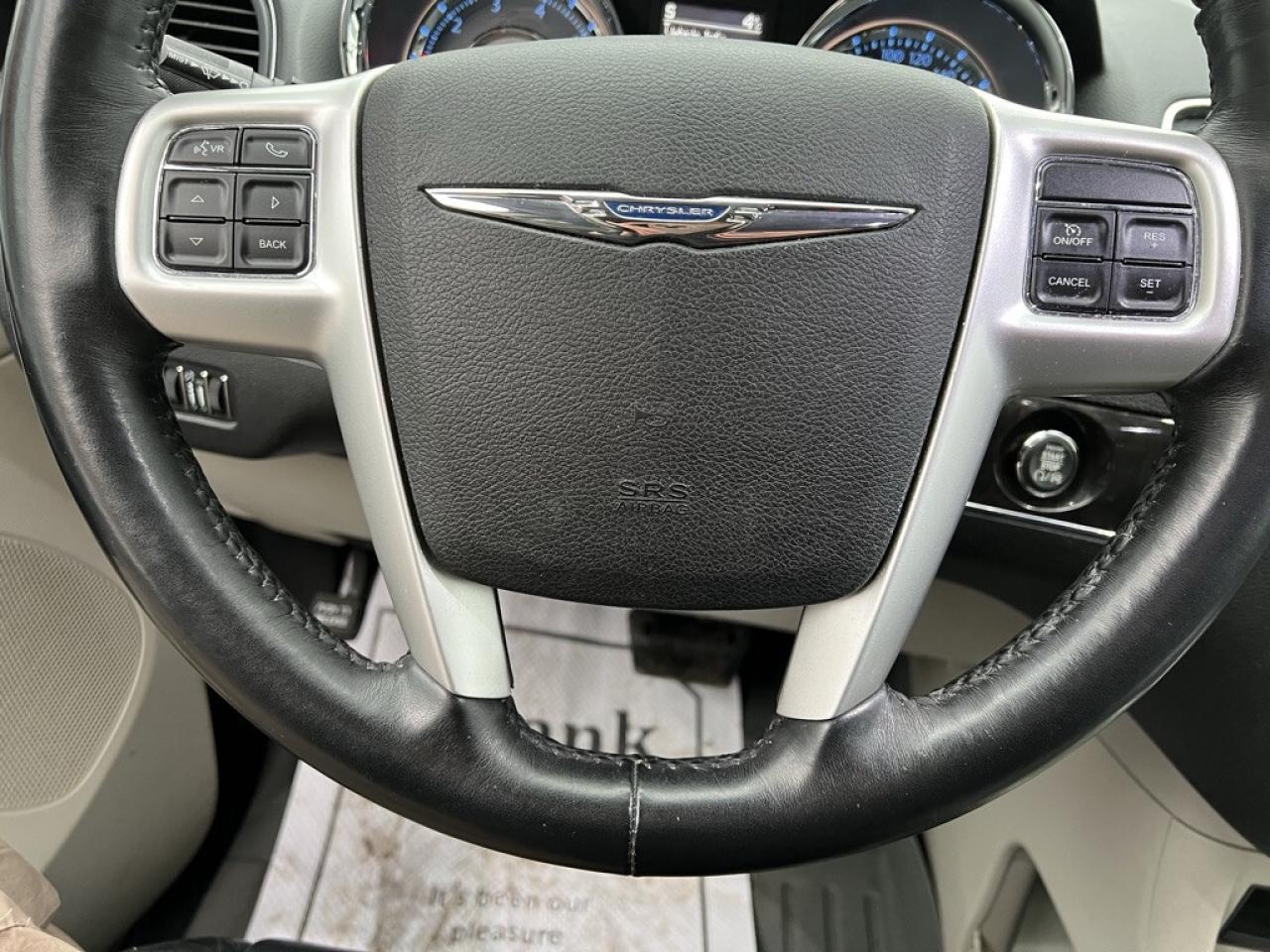 2015 Chrysler Town & Country 4dr Wagon Limited Photo