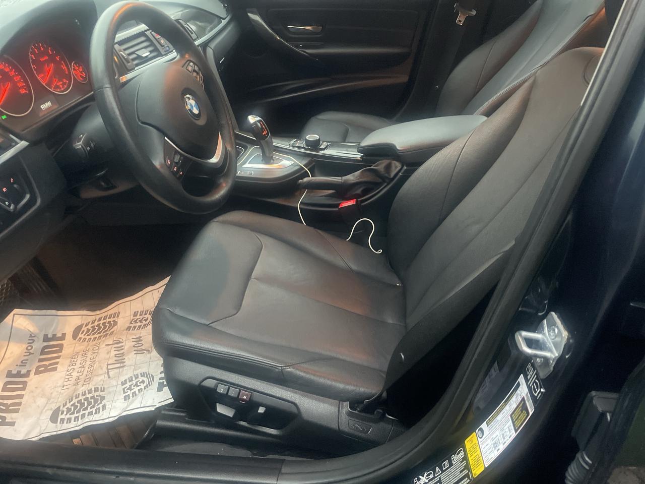 2014 BMW 3 Series 4dr Sdn 320i xDrive AWD/ ONE OWNER !! 152357 KMS Photo