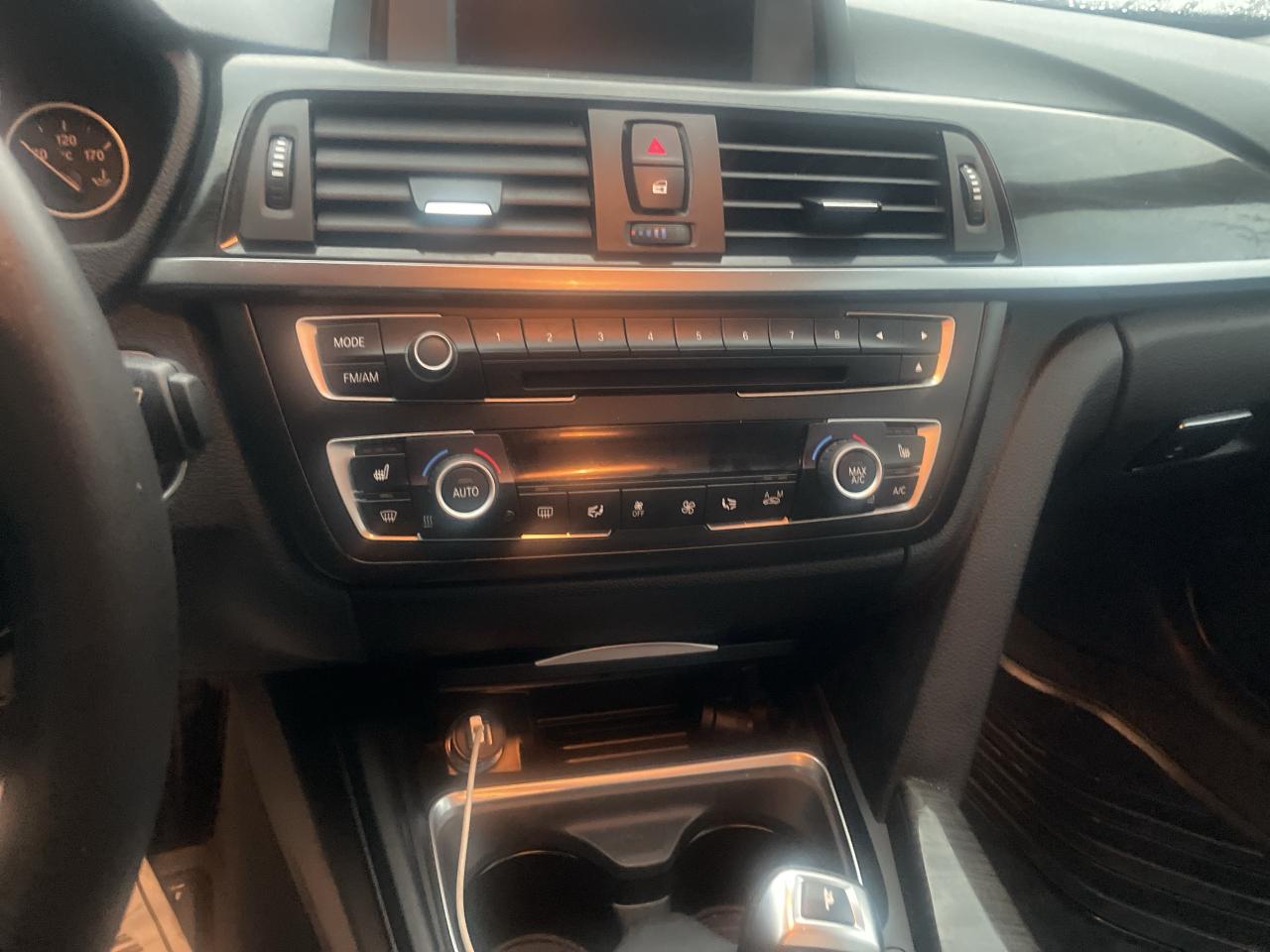 2014 BMW 3 Series 4dr Sdn 320i xDrive AWD/ ONE OWNER !! 152357 KMS Photo