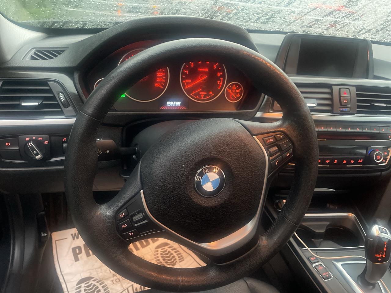 2014 BMW 3 Series 4dr Sdn 320i xDrive AWD/ ONE OWNER !! 152357 KMS Photo