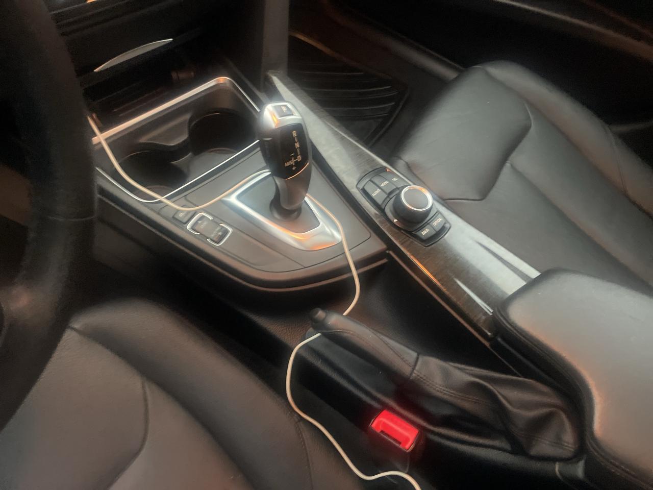 2014 BMW 3 Series 4dr Sdn 320i xDrive AWD/ ONE OWNER !! 152357 KMS Photo