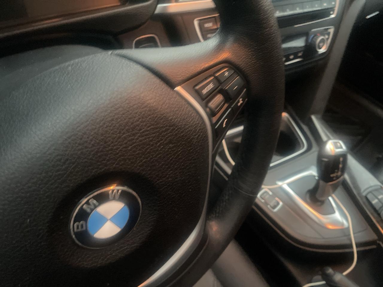 2014 BMW 3 Series 4dr Sdn 320i xDrive AWD/ ONE OWNER !! 152357 KMS Photo