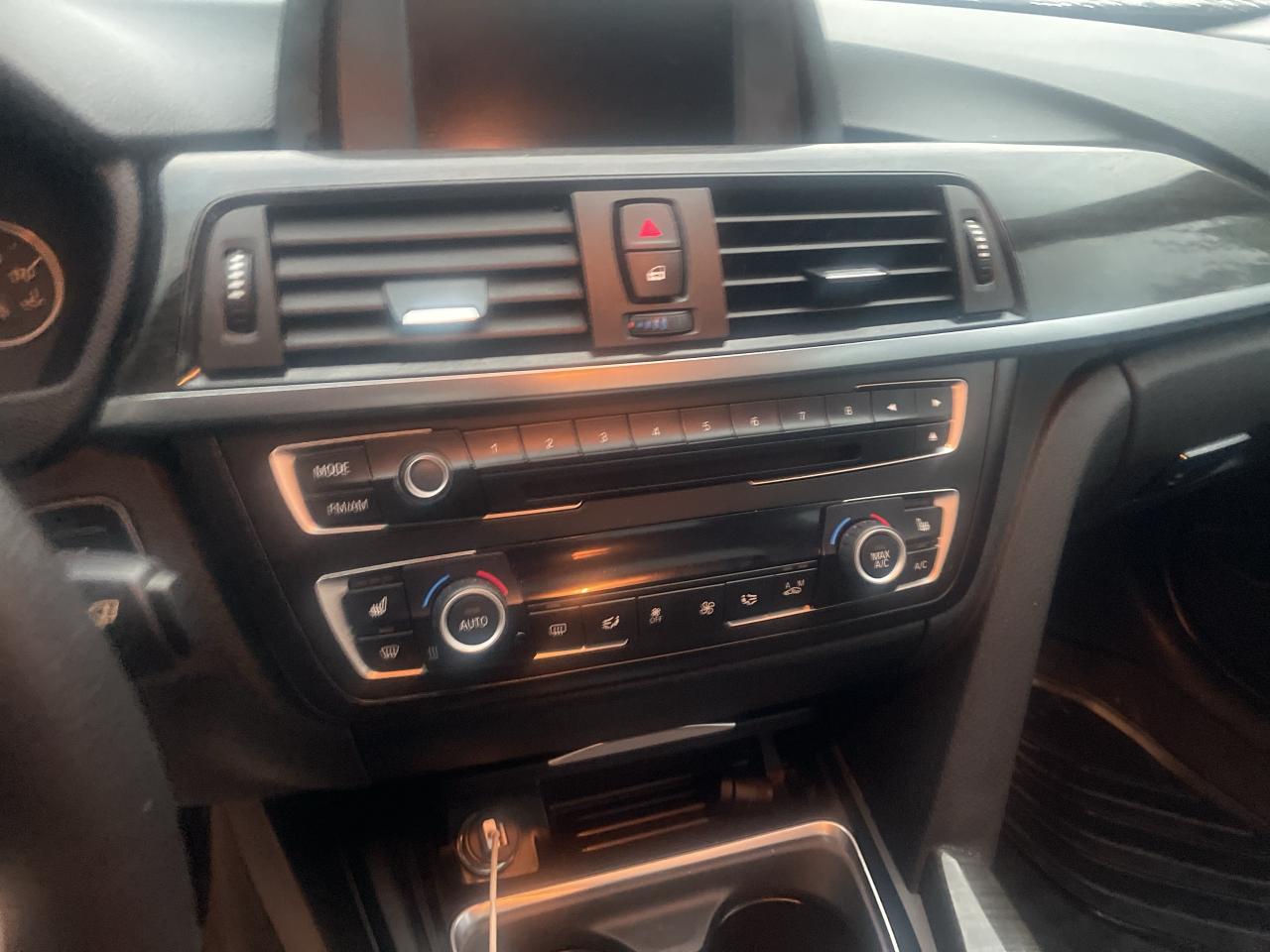 2014 BMW 3 Series 4dr Sdn 320i xDrive AWD/ ONE OWNER !! 152357 KMS Photo