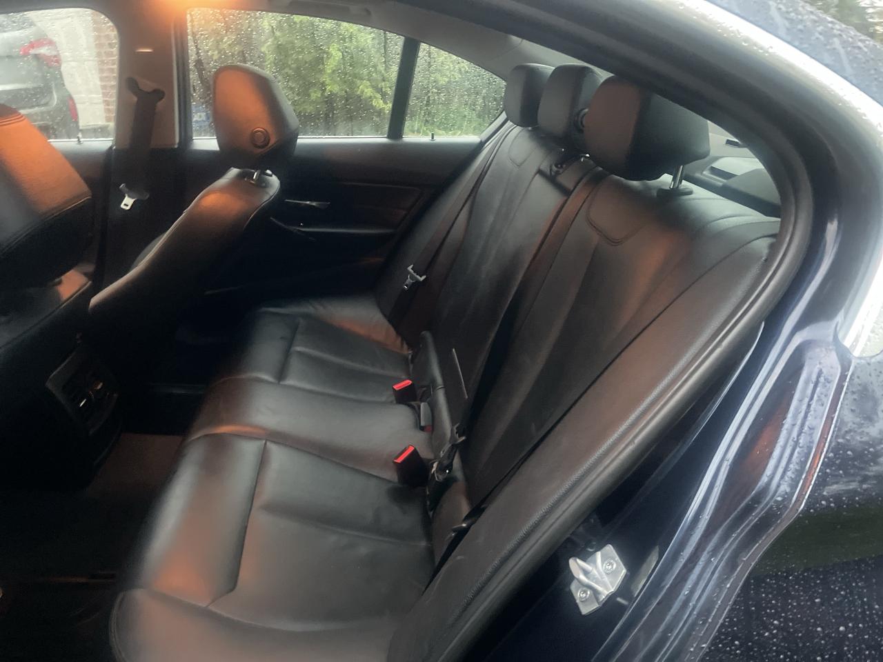 2014 BMW 3 Series 4dr Sdn 320i xDrive AWD/ ONE OWNER !! 152357 KMS Photo