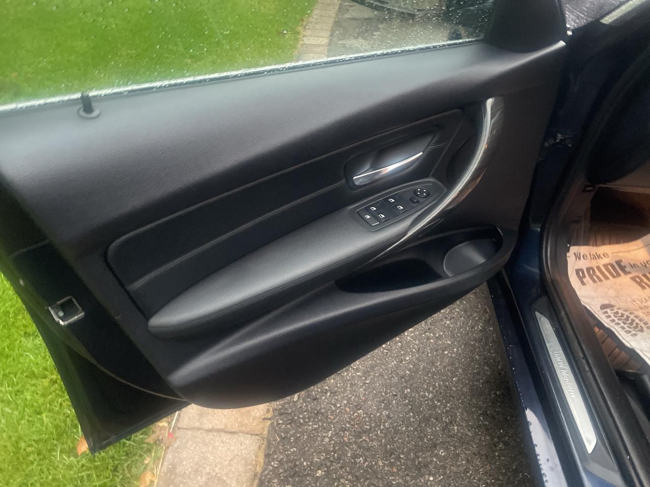 2014 BMW 3 Series 4dr Sdn 320i xDrive AWD/ ONE OWNER !! 152357 KMS Photo