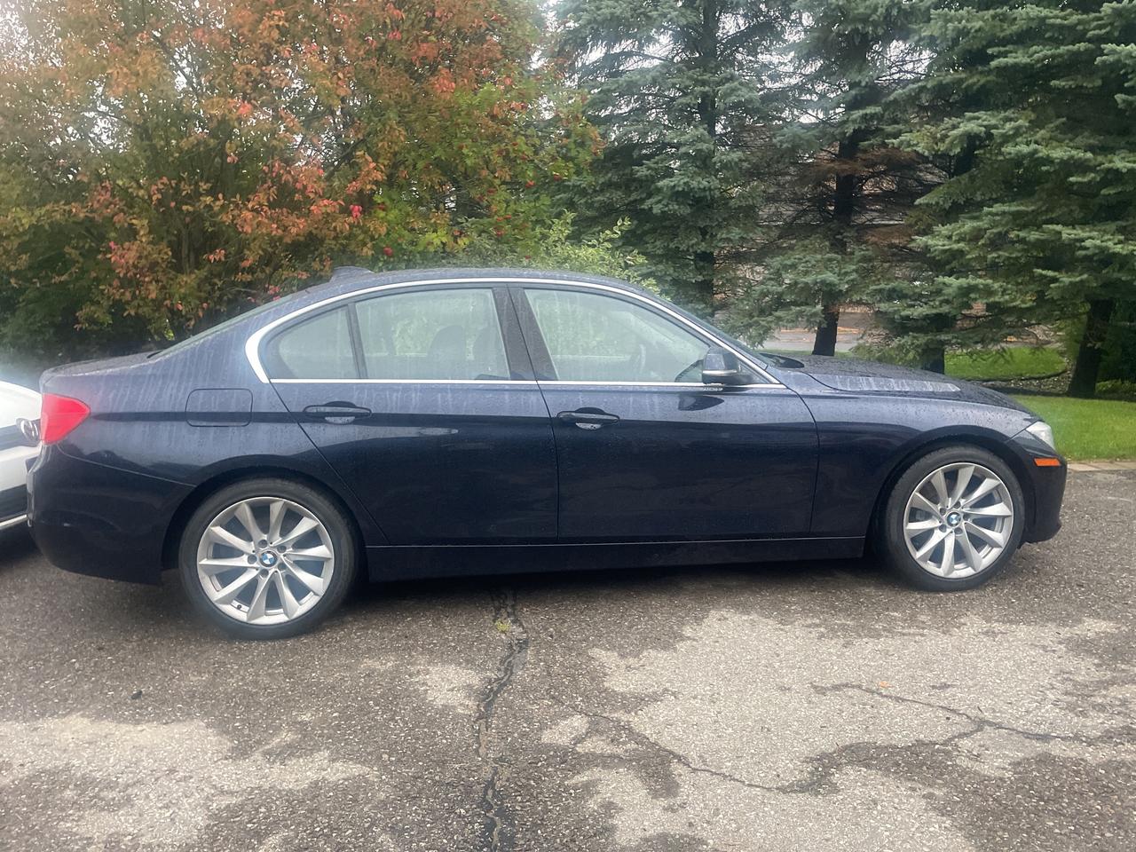 2014 BMW 3 Series 4dr Sdn 320i xDrive AWD/ ONE OWNER !! 152357 KMS Photo3