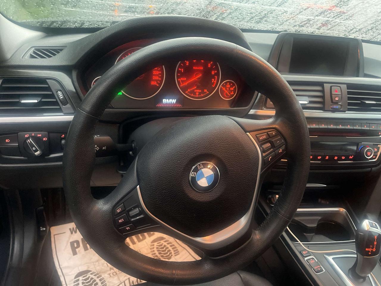 2014 BMW 3 Series 4dr Sdn 320i xDrive AWD/ ONE OWNER !! 152357 KMS Photo